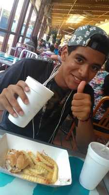 Gusto's Pizza & Subs