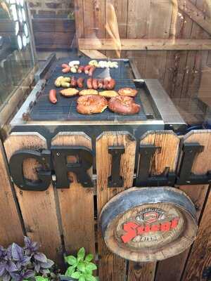 Gene's Rooftop Beer And Wine Garden