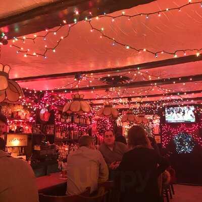 Molly's Pub & Restaurant