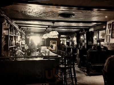 Molly's Pub & Restaurant