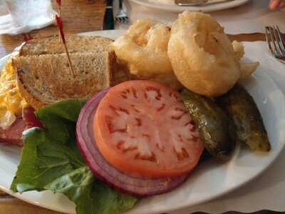 Molly's Pub & Restaurant