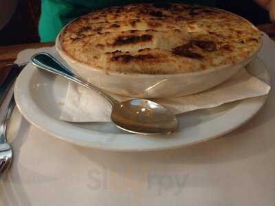 Molly's Pub & Restaurant