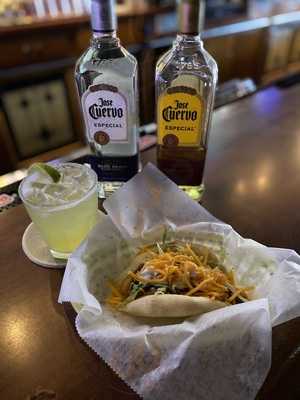 Woody's Bar And Grille