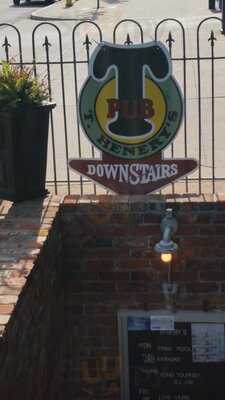 T Henery's Pub