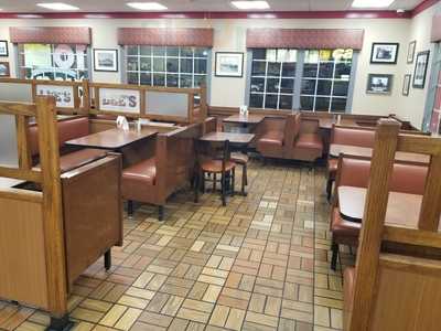 Lee's Famous Recipe Chicken