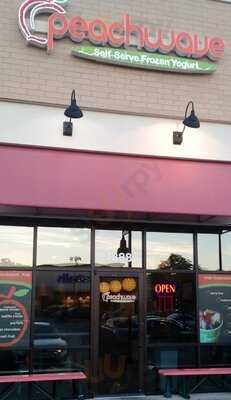 Peachwave Frozen Yorgurt