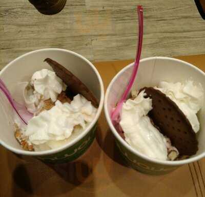 Peachwave Frozen Yorgurt