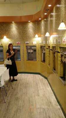 Peachwave Frozen Yorgurt