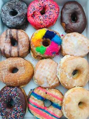 Chris's Cakes And Donuts