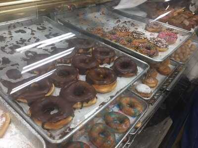 Chris's Cakes And Donuts