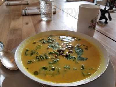 Vivienne Kitchen & Pantry