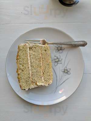 Vivienne Kitchen & Pantry