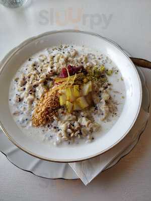 Vivienne Kitchen & Pantry