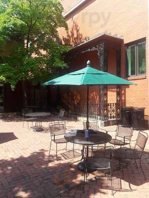 Garnett's At The Valentine