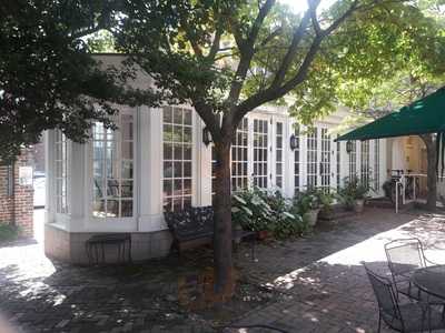 Garnett's At The Valentine