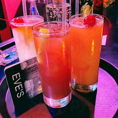 Eve's Lounge