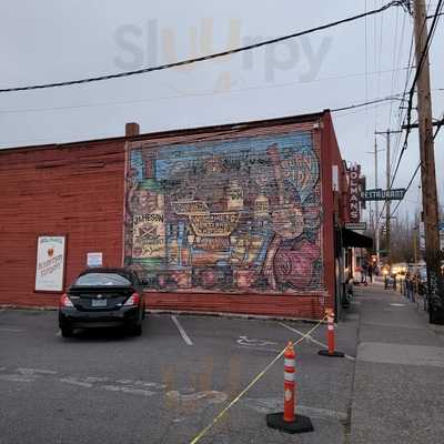 Holman's Bar & Grill