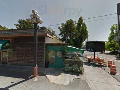 Mcmenamins Hillsdale Brewery And Public House