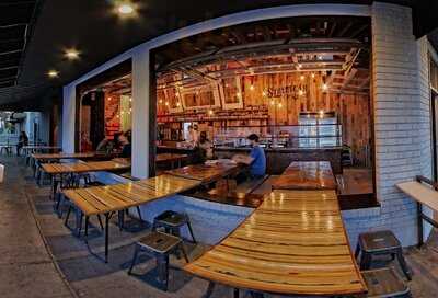 Streetcar Merchants Of Fried Chicken, Doughnuts & Coffee