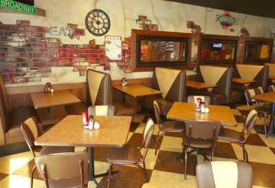 Sam & Louie's Italian Restaurant & New York Pizzeria