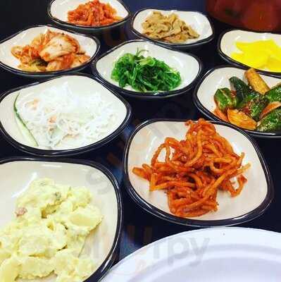 Chas Market & Kitchen