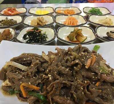 Chas Market & Kitchen