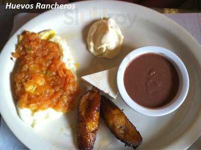 El Centroamericano Restaurant Y Liquor Bar