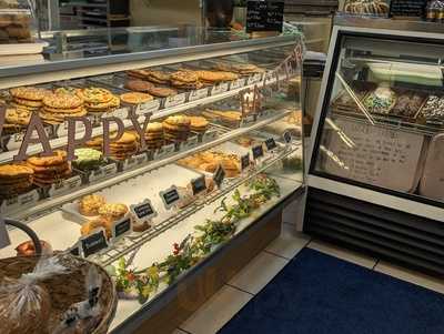 Good L'oven Cookie Shop Too