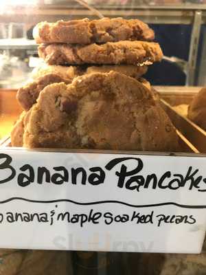 Good L'oven Cookie Shop Too