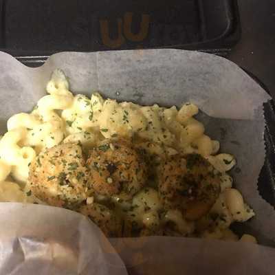 Boujetto's Bar & Grill