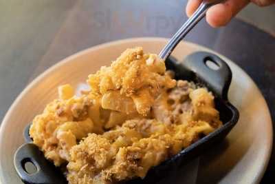 Icon Restaurant & Lounge