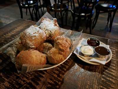 Icon Restaurant & Lounge