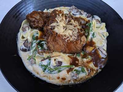 Icon Restaurant & Lounge