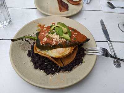 Icon Restaurant & Lounge