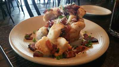 Icon Restaurant & Lounge