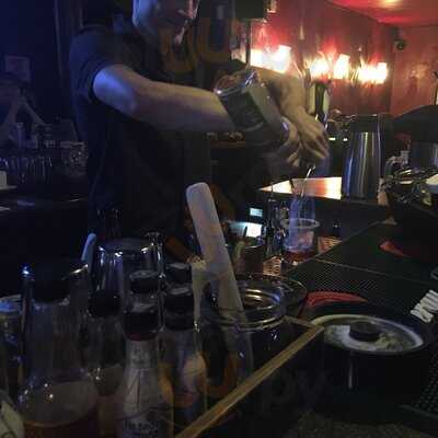 Suki's Bar And Grill