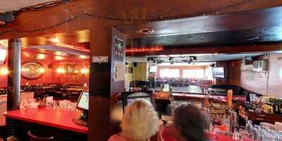 Suki's Bar And Grill