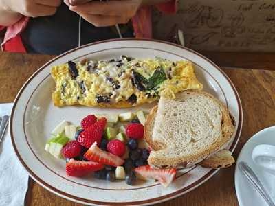 Creme Brulee Bistro & Cafe