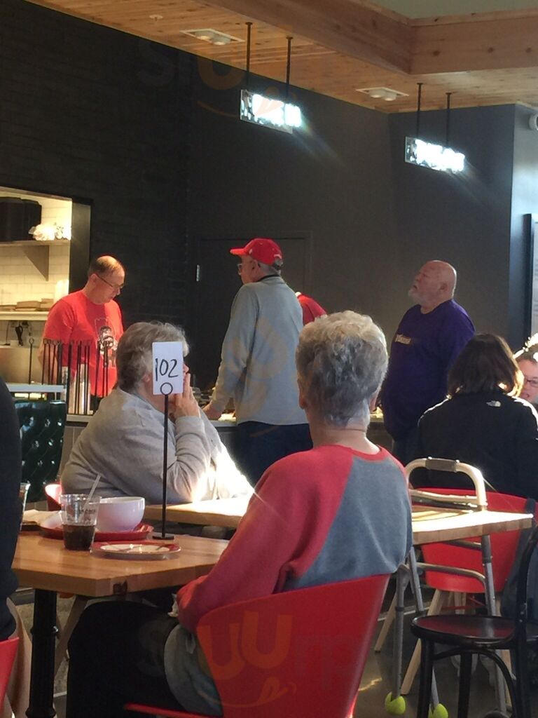 La Casa Pizzaria Pacific Springs