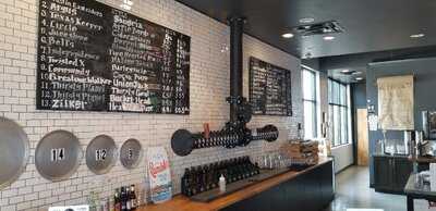 Aviator Pizza & Drafthouse