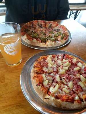 Aviator Pizza & Drafthouse