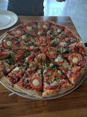 Aviator Pizza & Drafthouse