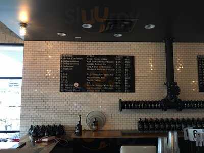 Aviator Pizza & Drafthouse