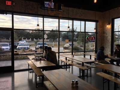 Aviator Pizza & Drafthouse