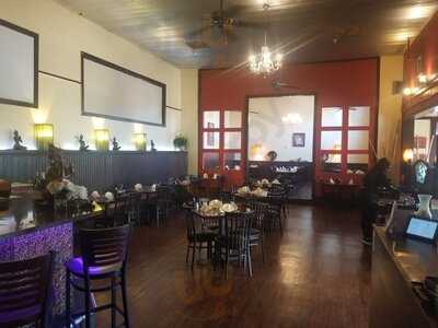 Yaya's Thai Restaurant And Sushi Bar