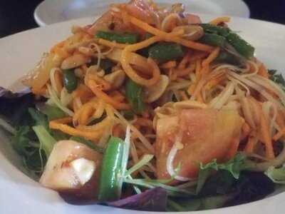 Yaya's Thai Restaurant And Sushi Bar