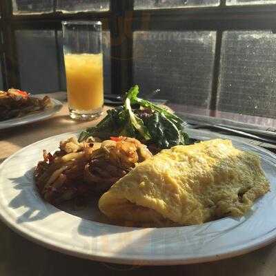 Slick Willie Table & Bar