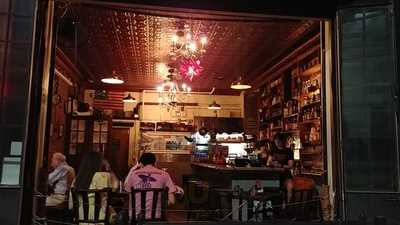 Slick Willie Table & Bar