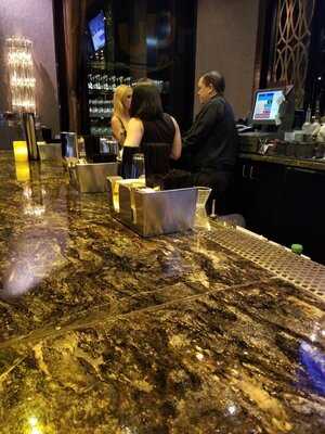 Lily Bar & Lounge At The Bellagio Hotel