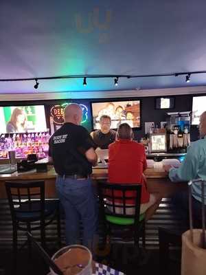 Liquid Zoo Sports Bar & Grill